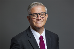 3:2 portrait of Andrew Rosindell