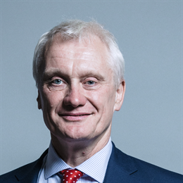 1:1 portrait of Graham Stuart