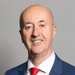 1:1 portrait of Geraint Davies