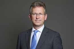 3:2 portrait of Sir Jeremy Wright