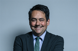 3:2 portrait of Stephen Twigg