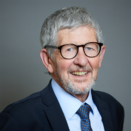1:1 portrait of Lord Foster of Bath