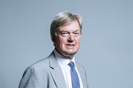 3:2 portrait of David Tredinnick