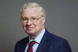 3:2 portrait of Lord Crisp