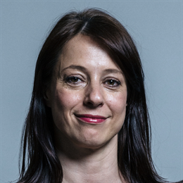 1:1 portrait of Gloria De Piero