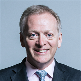1:1 portrait of Dr Phillip Lee