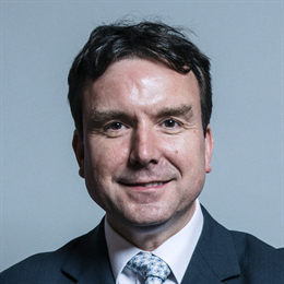 1:1 portrait of Andrew Griffiths