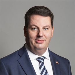 1:1 portrait of Andrew Percy