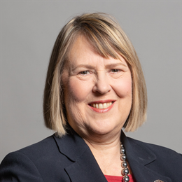 1:1 portrait of Fiona Bruce