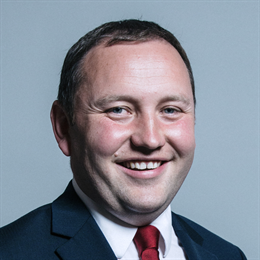 1:1 portrait of Ian Murray