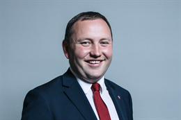 3:2 portrait of Ian Murray