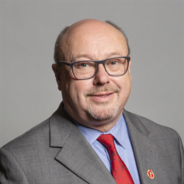 1:1 portrait of Grahame Morris