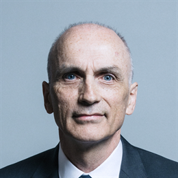 1:1 portrait of Chris Williamson