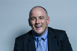 3:2 portrait of Robert Halfon