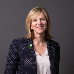 1:1 portrait of Lilian Greenwood