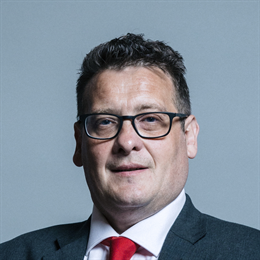 1:1 portrait of Karl Turner