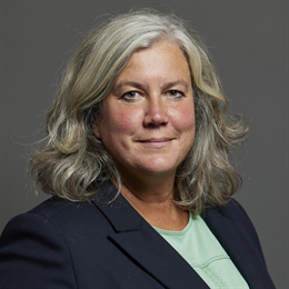 1:1 portrait of Heidi Alexander