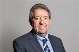 3:2 portrait of Gordon Henderson