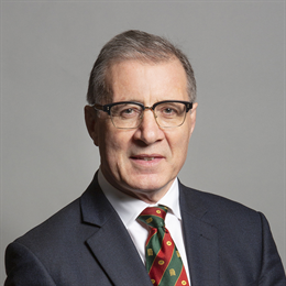 1:1 portrait of Mark Pawsey