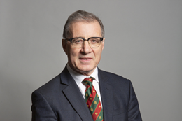 3:2 portrait of Mark Pawsey