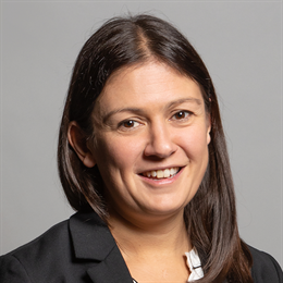 1:1 portrait of Lisa Nandy