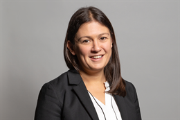 3:2 portrait of Lisa Nandy