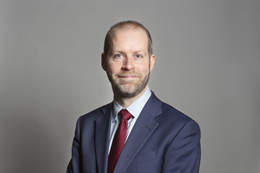 3:2 portrait of Jonathan Reynolds