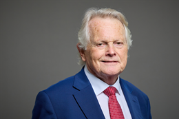 3:2 portrait of Lord Dobbs