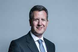 3:2 portrait of Mr Chris Leslie