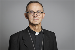 3:2 portrait of The Lord Bishop of Worcester