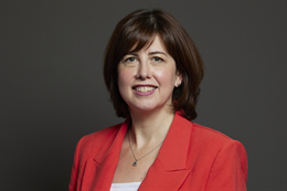 3:2 portrait of Lucy Powell