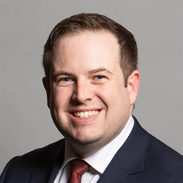 1:1 portrait of Stephen Doughty