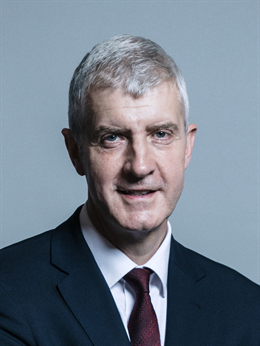 3:4 portrait of Derek Twigg