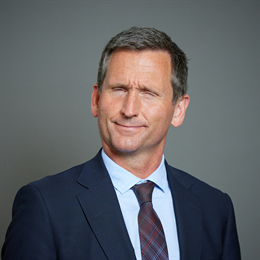 1:1 portrait of Lord Holmes of Richmond
