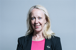 3:2 portrait of Liz McInnes