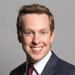 1:1 portrait of Tom Pursglove