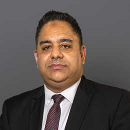 1:1 portrait of Imran Hussain