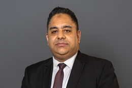 3:2 portrait of Imran Hussain