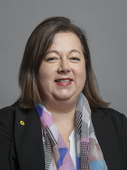 3:4 portrait of Kirsten Oswald