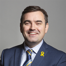 1:1 portrait of Gavin Newlands