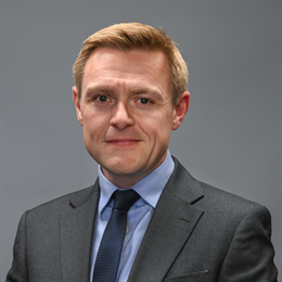 1:1 portrait of Will Quince