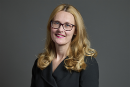 3:2 portrait of Cat Smith