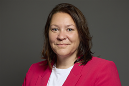 3:2 portrait of Anna Turley