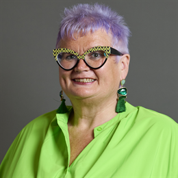 1:1 portrait of Carolyn Harris