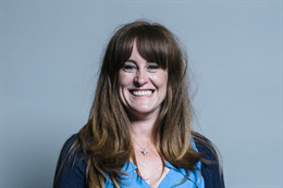 3:2 portrait of Kelly Tolhurst