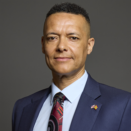 1:1 portrait of Clive Lewis