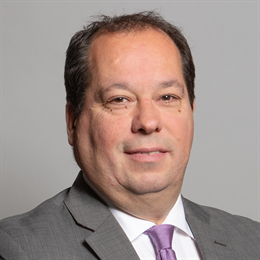 1:1 portrait of Gerald Jones