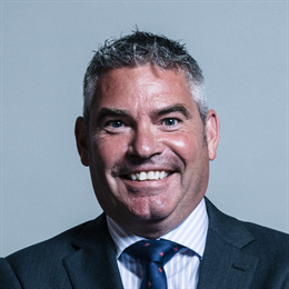 1:1 portrait of Craig Tracey