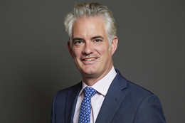 3:2 portrait of James Cartlidge