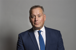 3:2 portrait of David Warburton